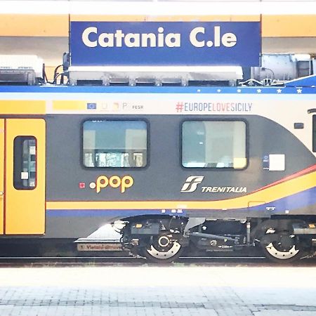 Binario 8 Catania Stazione Centrale Zewnętrze zdjęcie