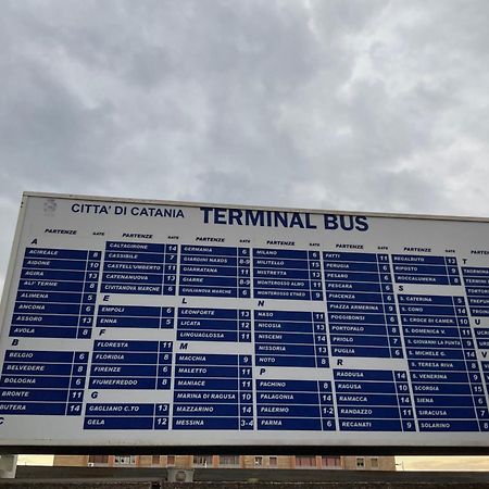 Binario 8 Catania Stazione Centrale Zewnętrze zdjęcie