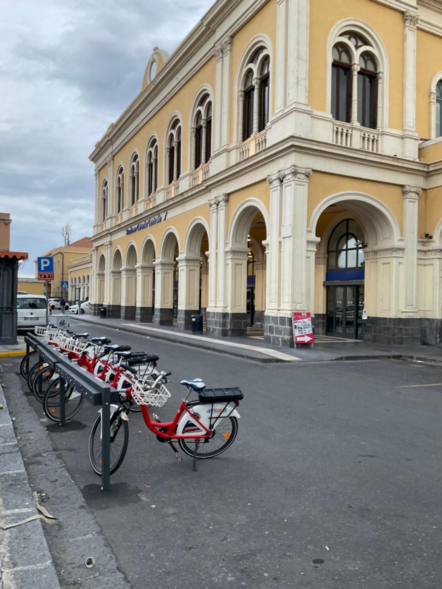 Binario 8 Catania Stazione Centrale Zewnętrze zdjęcie